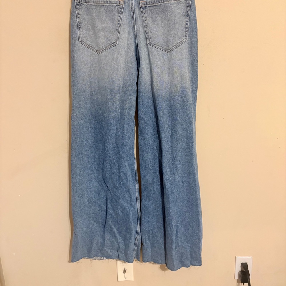 Hollister High-Rise Extreme Baggy Distressed Light Wash Jeans W26 L32 - Picture 4 of 16